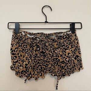 NWT  wild fable cheetah print lettuce hem crop top sz.M